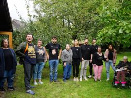 Die Garten AG aus Haus Wildbach bekommt ehrenamtliche Unterstützung